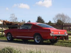Louer une FORD Mustang Fastback de de 1965 (Photo 3)