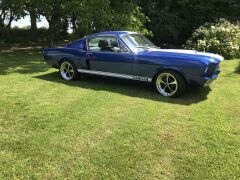 Louer une FORD Mustang Fastback de 1965 (Photo 1)