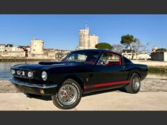 Louer une FORD Mustang V8 289 GT de de 1965 (Photo 2)
