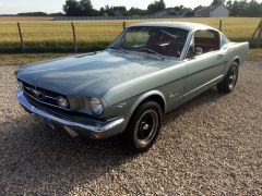 Louer une FORD Mustang de 1965 (Photo 1)