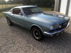 Louer une FORD Mustang de de 1965 (Photo 2)