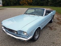 Louer une FORD Mustang de 1965 (Photo 1)