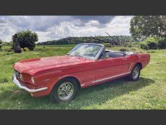 Louer une FORD Mustang de 1965 (Photo 1)