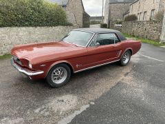 Louer une FORD Mustang de 1965 (Photo 1)