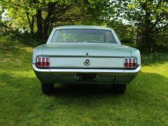 Louer une FORD Mustang de de 1965 (Photo 2)