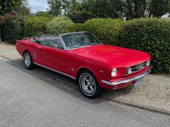 FORD Mustang (Photo 1)