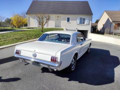 FORD Mustang (Photo 2)