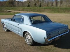 FORD Mustang (Photo 4)