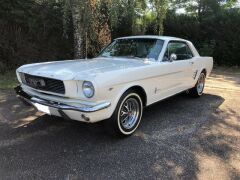 Louer une FORD Mustang de 1966 (Photo 1)