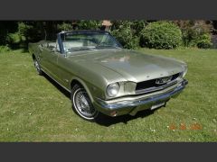 FORD Mustang (Photo 1)