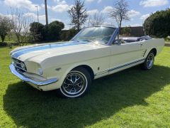 FORD Mustang (Photo 1)