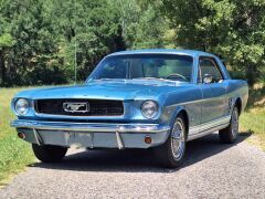 FORD Mustang (Photo 1)