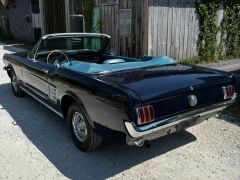 FORD Mustang (Photo 2)