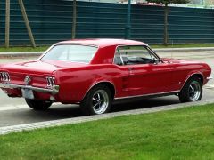 Louer une FORD Mustang de de 1967 (Photo 2)