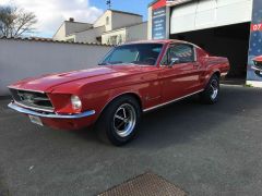 FORD Mustang (Photo 2)