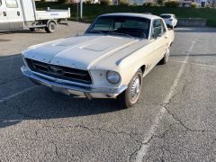 FORD Mustang (Photo 1)