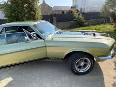 FORD Mustang (Photo 2)