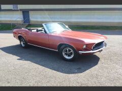 FORD Mustang (Photo 1)