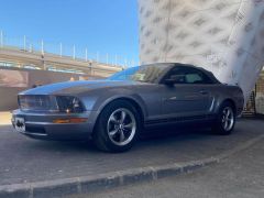 Louer une FORD Mustang de de 2005 (Photo 1)