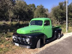 Louer une FORD Pickup F1 de 1951 (Photo 1)