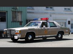 Louer une FORD SHERIFF - POLICE de 1985 (Photo 1)