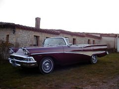 Louer une FORD Skyliner de de 1958 (Photo 1)