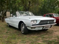 Louer une FORD Thunderbird de de 1966 (Photo 2)