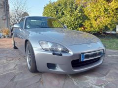 Louer une HONDA S2000 de de 2000 (Photo 1)