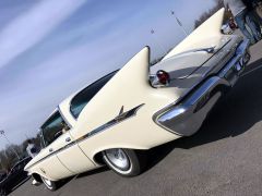 Louer une IMPERIAL Crown 350 CV de de 1961 (Photo 4)