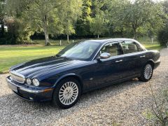 Louer une JAGUAR Daimler Super Eight de de 2006 (Photo 2)