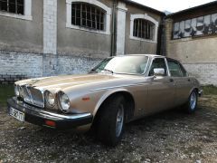 Louer une JAGUAR XJ 12 Vandenplas de de 1984 (Photo 1)