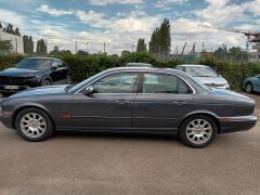 Louer une JAGUAR XJ 8 X350 de de 2000 (Photo 2)