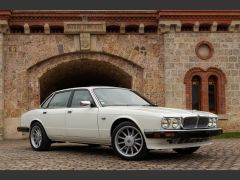 Louer une JAGUAR XJ40 de 1990 (Photo 1)