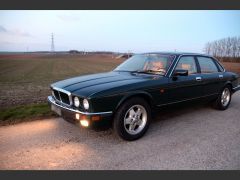 JAGUAR XJ40 (Photo 1)