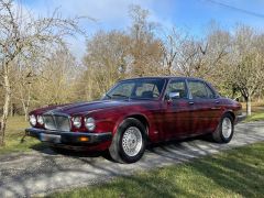 Louer une JAGUAR XJ6 de de 1984 (Photo 1)