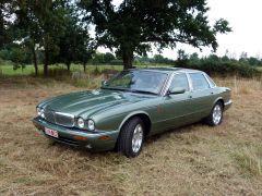 Louer une JAGUAR XJ8 de 1999 (Photo 0)