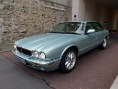 Louer une JAGUAR XJ8 de 1999 (Photo 1)