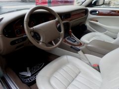 Louer une JAGUAR XJ8 de de 1999 (Photo 5)