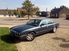 Louer une JAGUAR Xj8 de de 2000 (Photo 1)