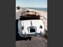 Louer une JAGUAR XK 150  SE DHC de de 1959 (Photo 2)