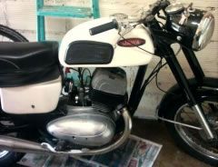 Louer une JAWA 350  de de 1972 (Photo 1)