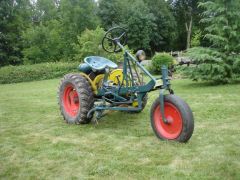 Louer une KIVA Tracteur de de 1970 (Photo 1)