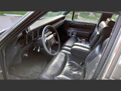 Louer une LINCOLN Continental Mark VI de de 1983 (Photo 4)