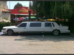 Louer une LINCOLN Town Car Limousine de 1992 (Photo 1)