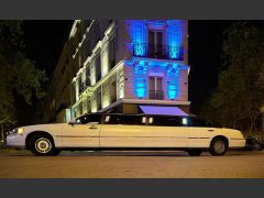 LINCOLN Town Car Limousine (Photo 1)