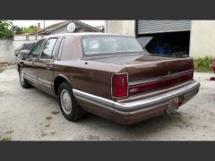 Louer une LINCOLN Town Car de de 1989 (Photo 2)