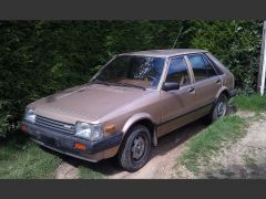 Louer une MAZDA 323 de 1985 (Photo 0)