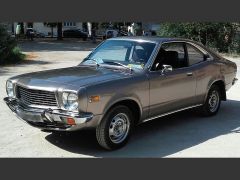 Louer une MAZDA 818 Coupé de Luxe de de 1978 (Photo 2)