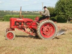 Louer une MC CORMICK Farmall C de de 1947 (Photo 2)