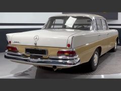 Louer une MERCEDES BENZ 220B de de 1963 (Photo 2)